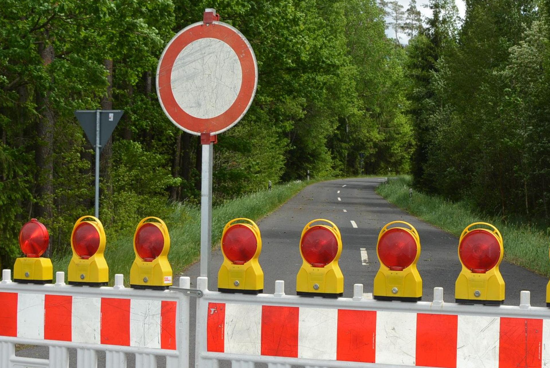 Wegen Fahrbahnerneuerung wird ein Teilabschnitt der Straße zwischen Högen und Sunzendorf für den Verkehr komplett gesperrt werden. (Symbolbild: jr)