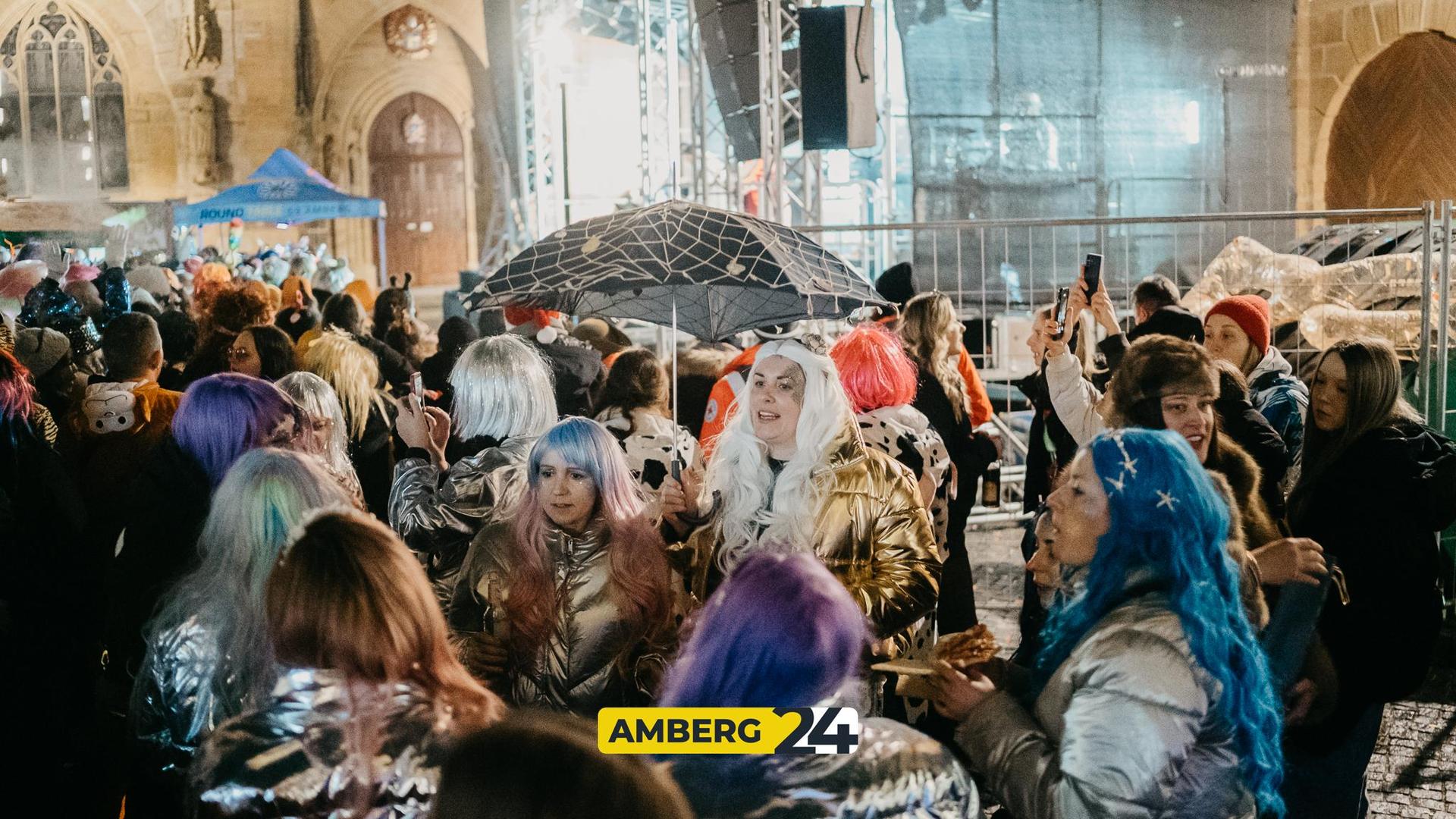 Die Bilder der Amberger Hexennacht vom Marktplatz. (Bild: Mario Donhauser)