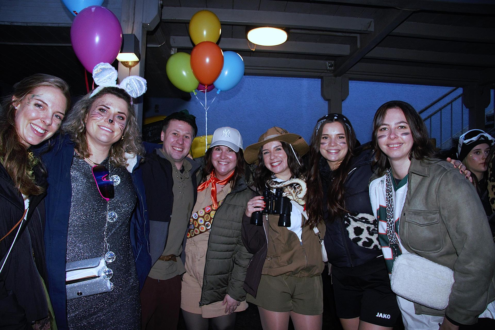 Das blaue Haus erfreute sich auch am Rosenmontag vieler vernarrter Besucher. (Bild: Marlin Nixdorf)