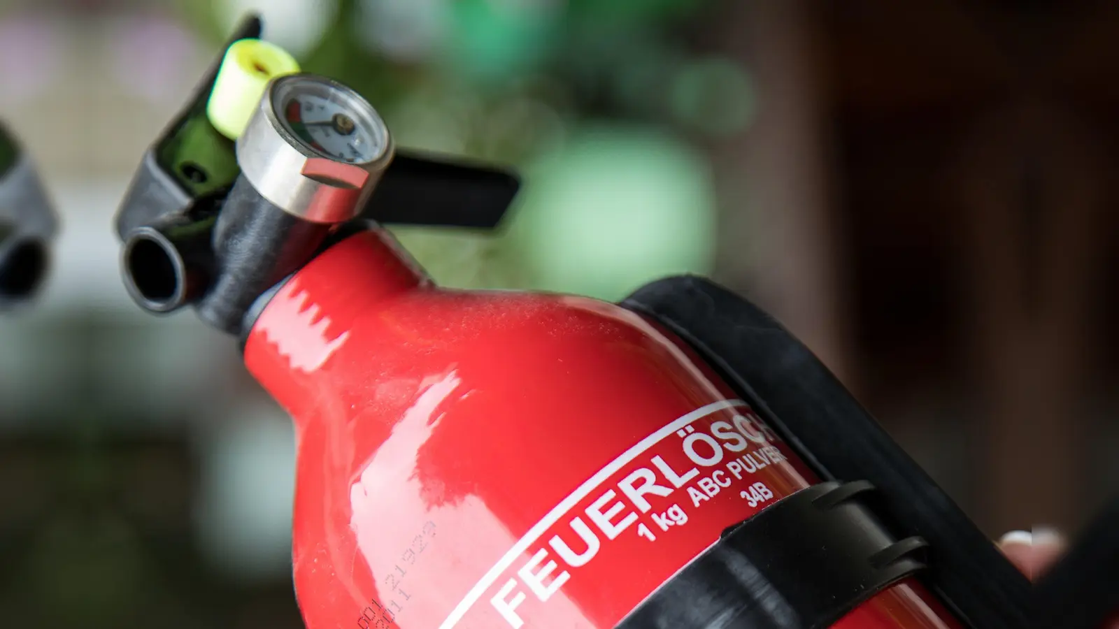 Ein Vandale hat in Hirschau den Inhalt eines Feuerlöschers in einem Jeep versprüht. (Symbolbild: Christin Klose)