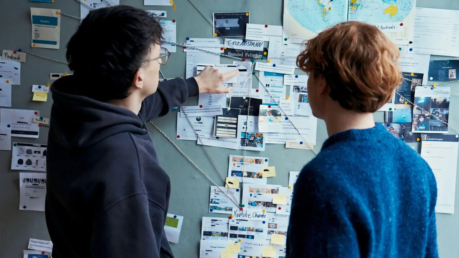 Julius und Moritz wollen den Filmdieb stellen. (Bild: Benedikt Hugendubel/MDR/dpa)