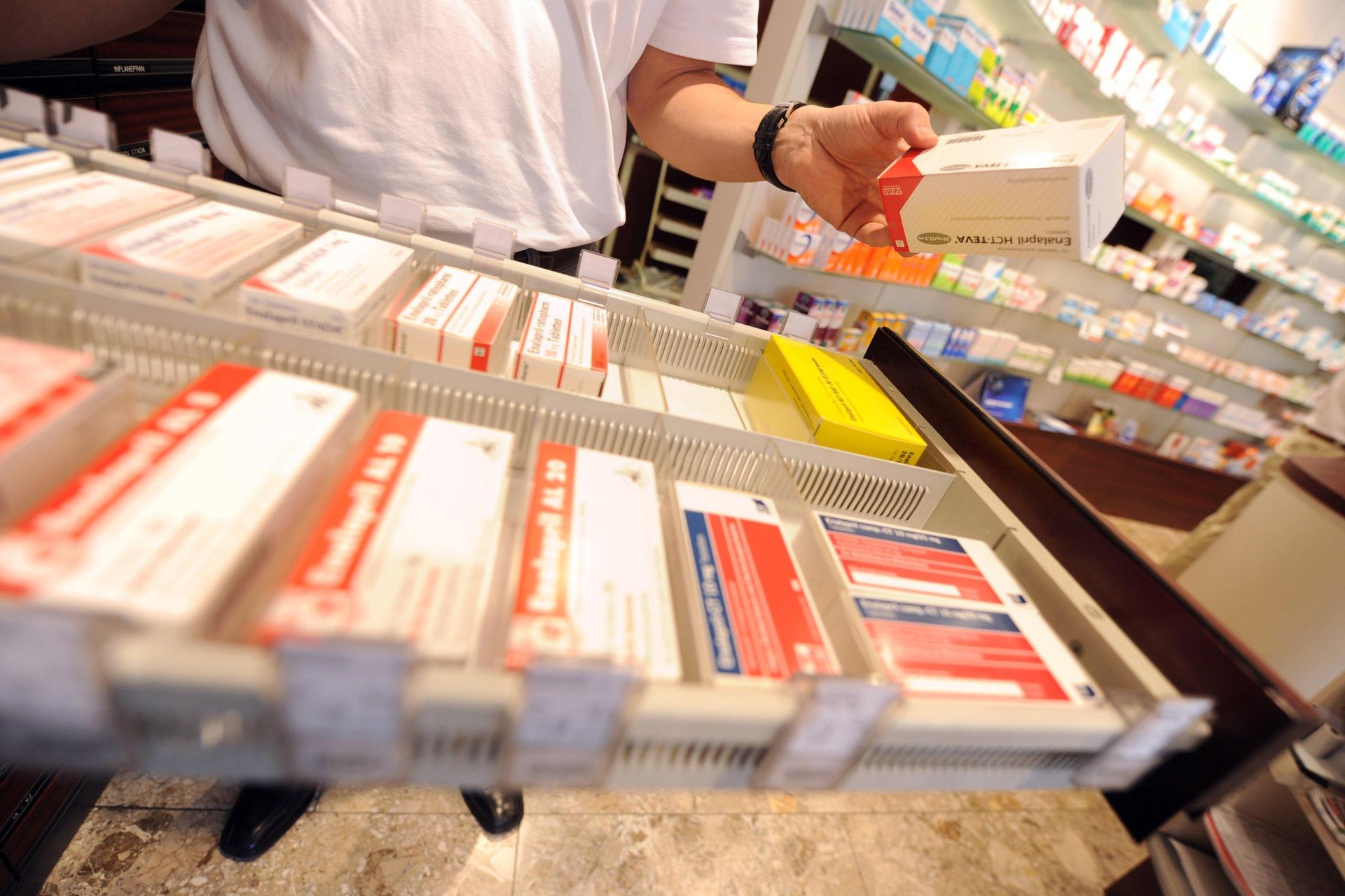 Aus der Notaufnahme des Klinikums Amberg verschwanden mehrere Medikamente. Die Polizei traf wenig später einen 18-Jährigen an.<br> (Symbolbild: Uli Deck)