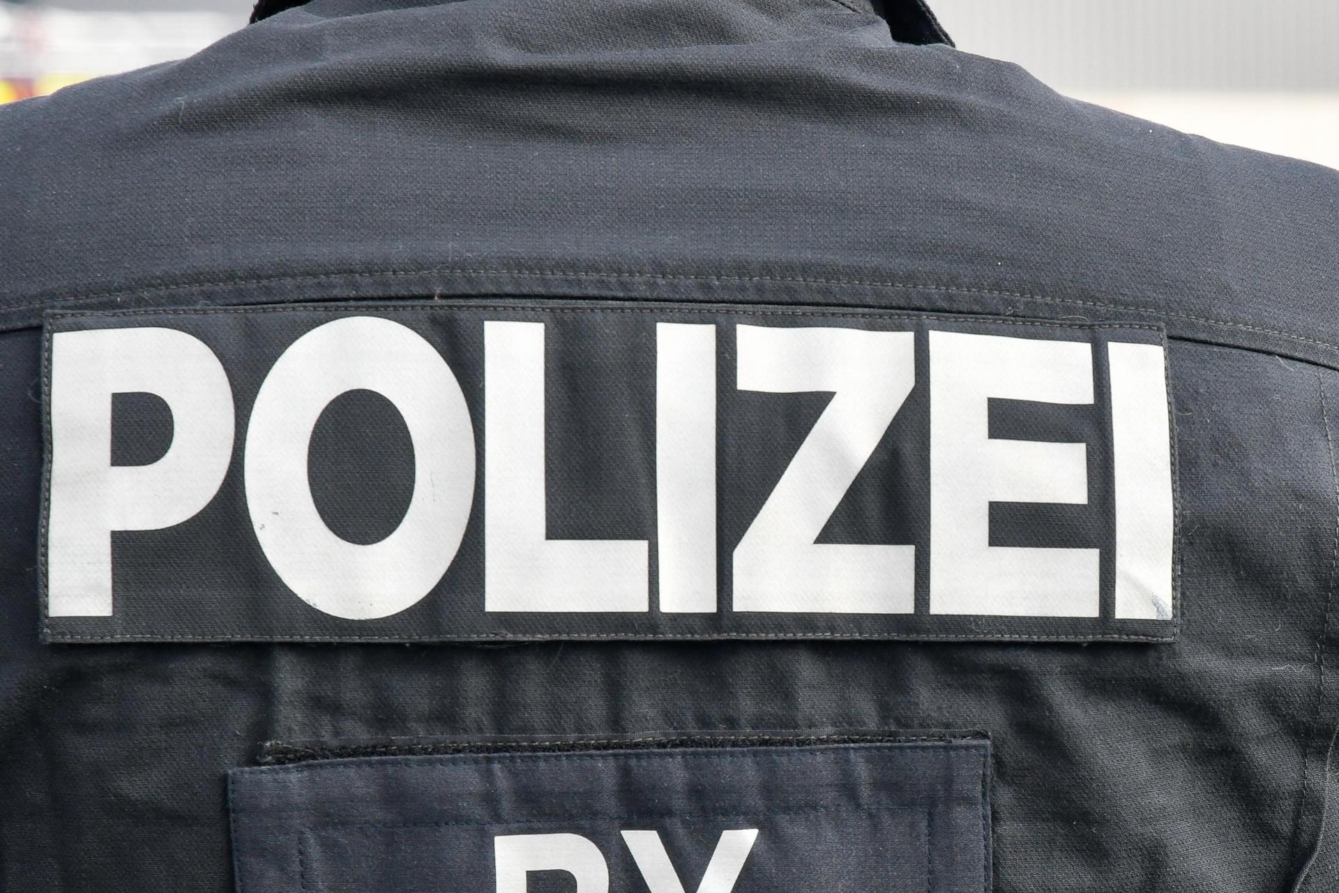 Die Sulzbach-Rosenberger Polizei rückte am zweiten Weihnachtsfeiertag aus, weil zwischen Amberg und Sulzbach-Rosenberg zwei Jugendliche auf einen Funkmasten geklettert waren.  (Symbolbild: Petra Hartl)