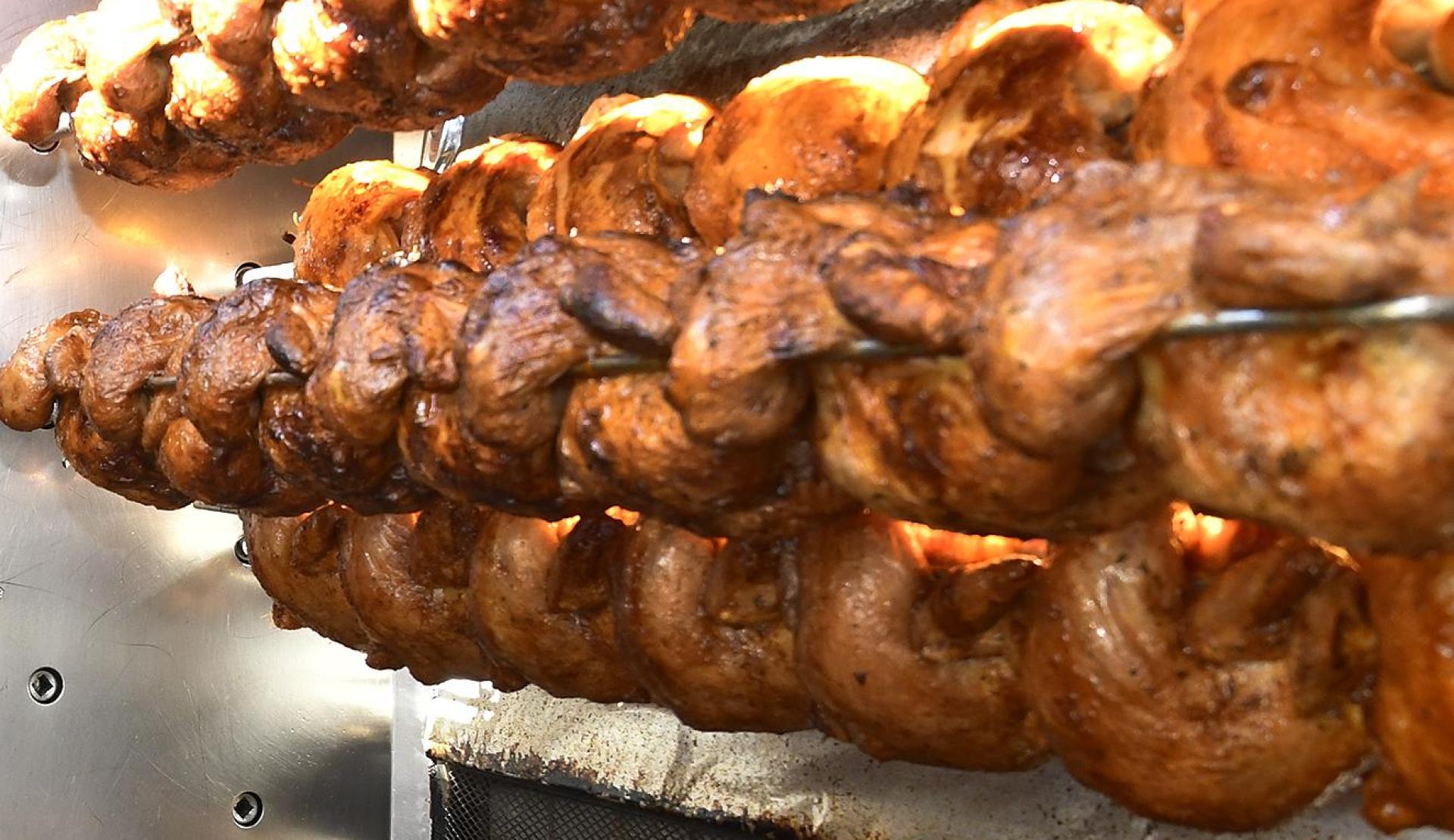 Ein Hähnchengrill sorgt in Schnaittenbach nun für eine Anzeige. (Symbolbild: Petra Hartl)