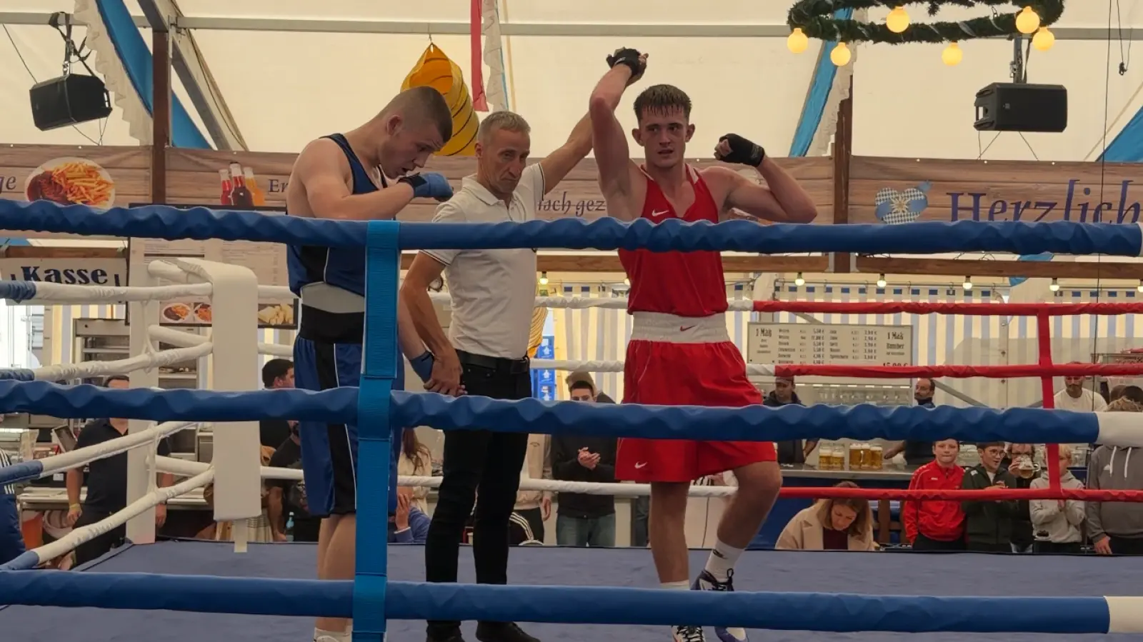 Eric Propp, der einen Platz im Polizeivollzugsdienst mit Sportförderung seit Mitte September hat, reihte sich einen weiterer Sieg in seine Bilanz ein. Hier schlägt er den Ukrainer Vadym Tsvihan vom KSSV Zwickau. (Bild: Roland Pogorelov)