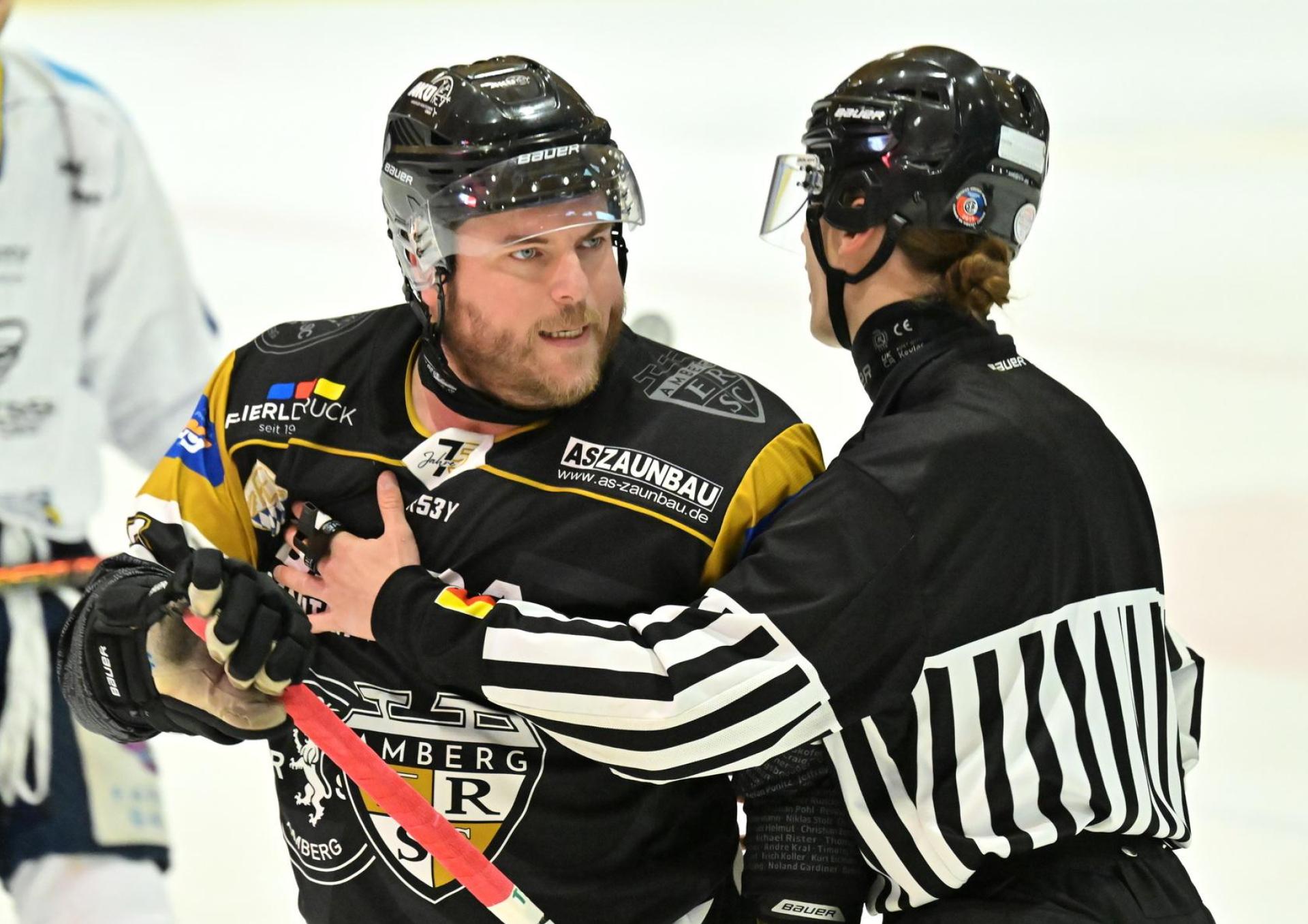 Daniel Krieger (links) in Rage: Auch in der kommenden Saison gibt der Fan-Liebling weiterhin alles für die Wild Lions Amberg.  (Archivbild: Hubert Ziegler)