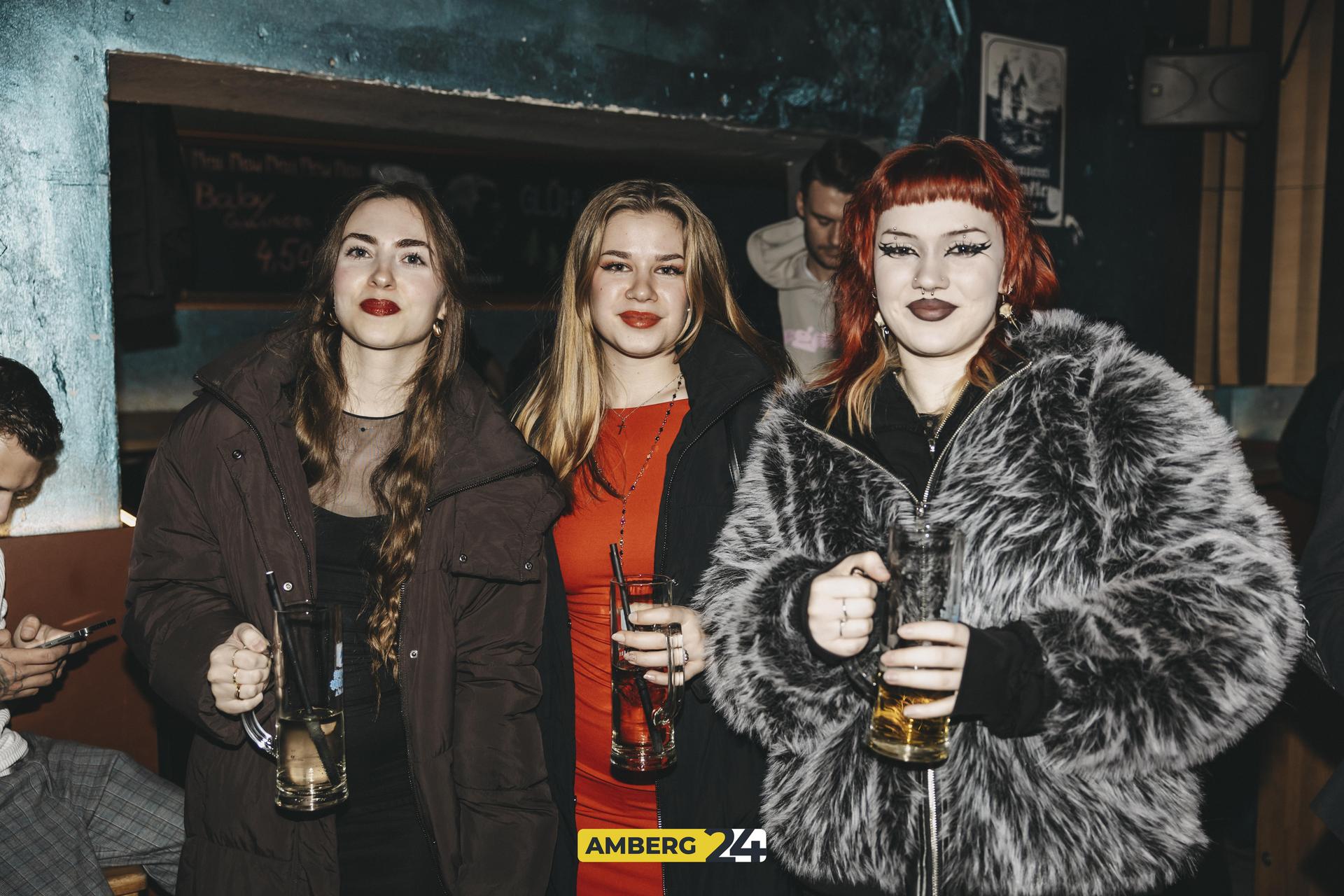 Am Samstag konnten ihr im Blauen Haus bei „Dance on Snow“ richtig Gas geben.  (Bild: Lolografie)