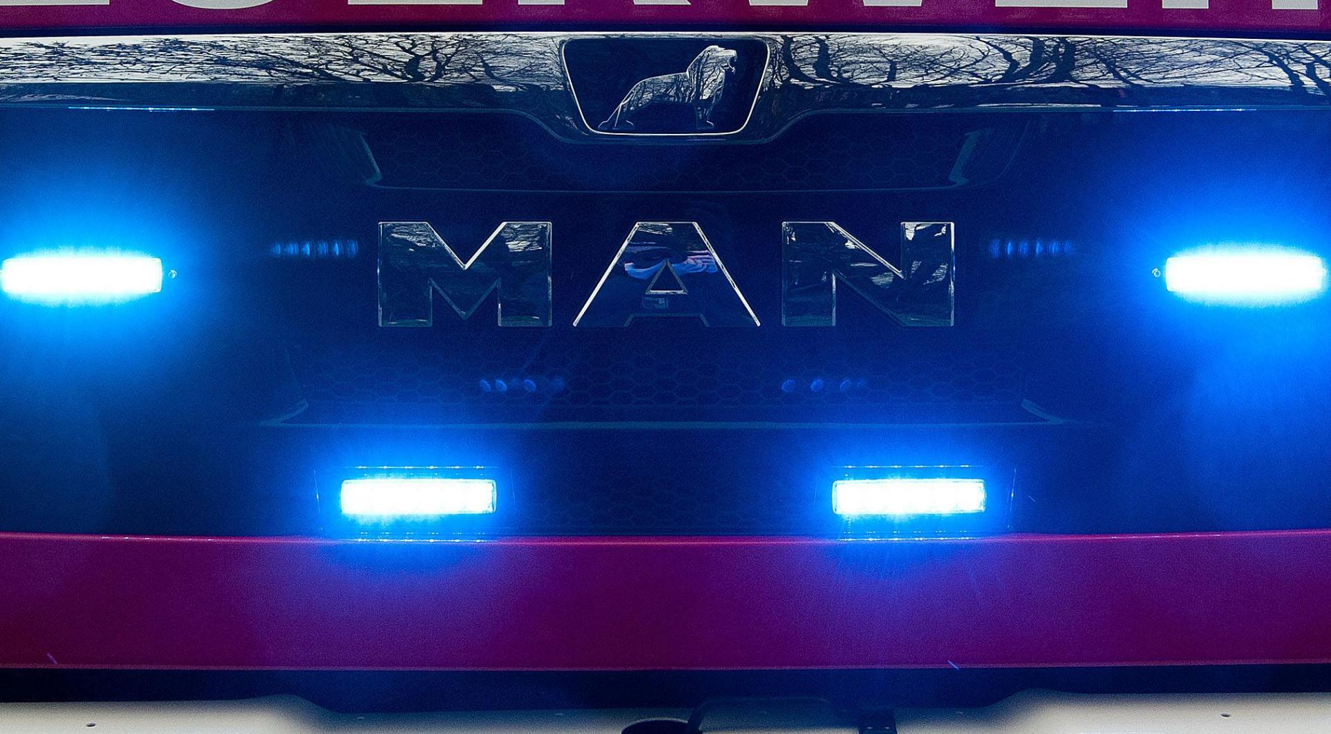 Beim Feuerwehrfest in Ammersricht wurden zwei Feuerwehrautos und ein Süßigkeiten-Verkaufsstand beschädigt. (Symbolbild: Alexander Unger)