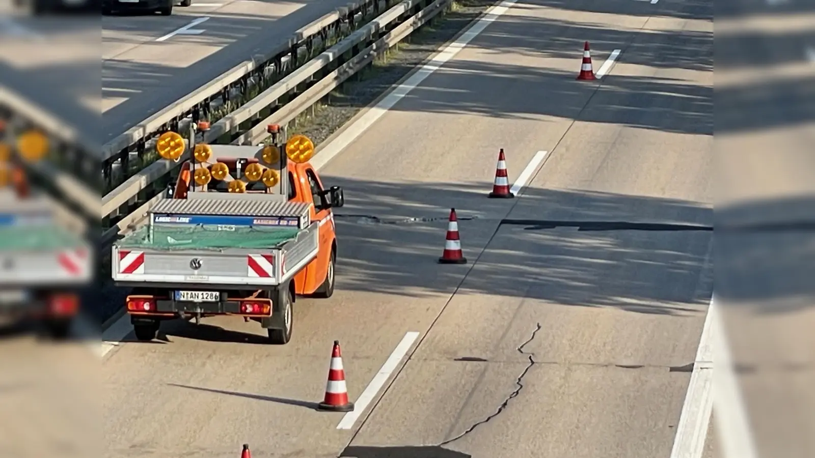 Auf der A93 zwischen Weiden und Luhe-Wildenau bildeten sich gefährliche Blow-Ups. (Bild: za)