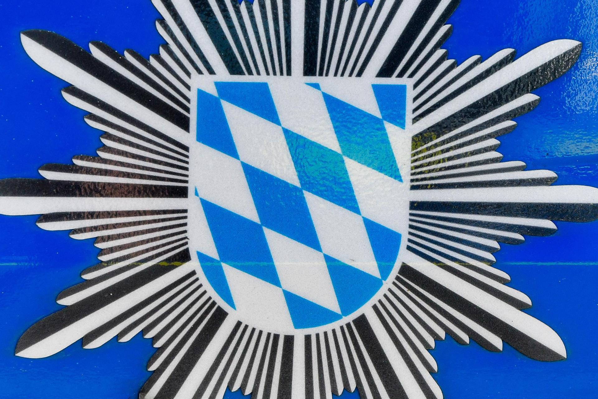 Im Raum Edelsfeld war eine Teerkolonne unterwegs und bot einer Frau günstige Arbeiten an – die Polizei warnt davor, derartige Angebot anzunehmen.  (Symbolbild: Petra Hartl)