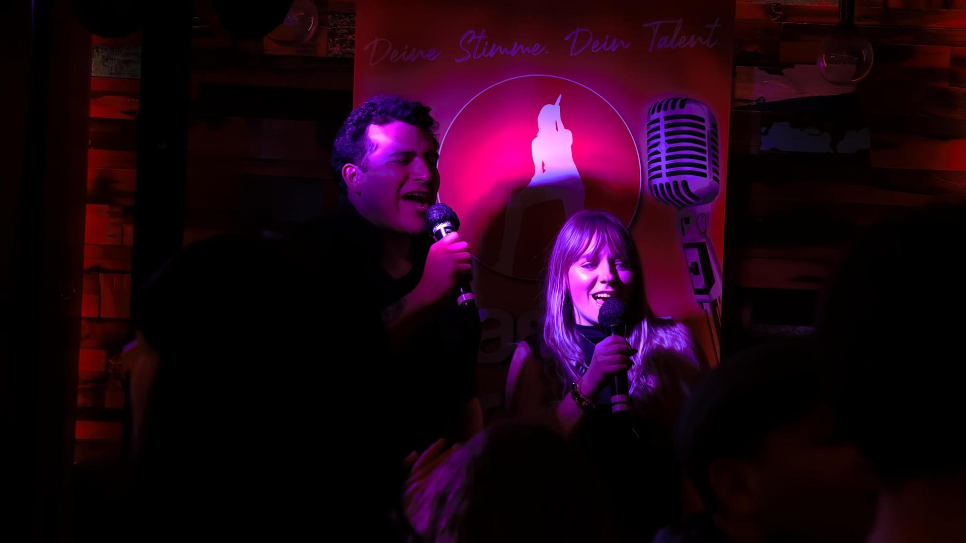 Am Freitag war Karaokeabend im Colomba. (Bild: Marlin Nixdorf)