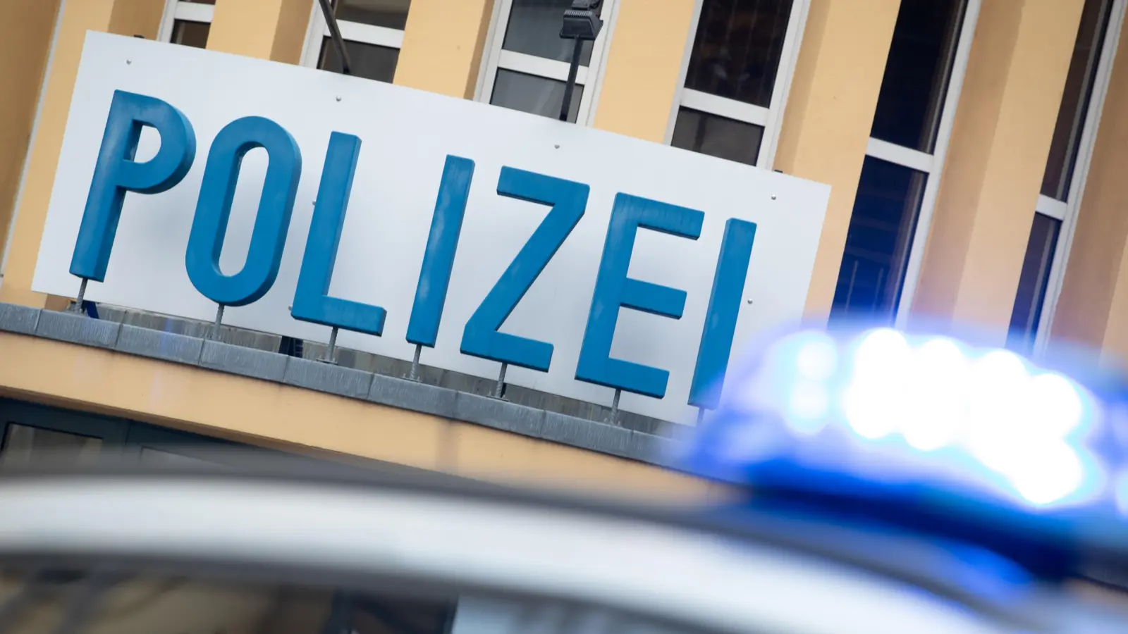 Die Polizei schnappt bei Schmidgaden einen Dieb auf frischer Tat.  (Symbolbild: Friso Gentsch)