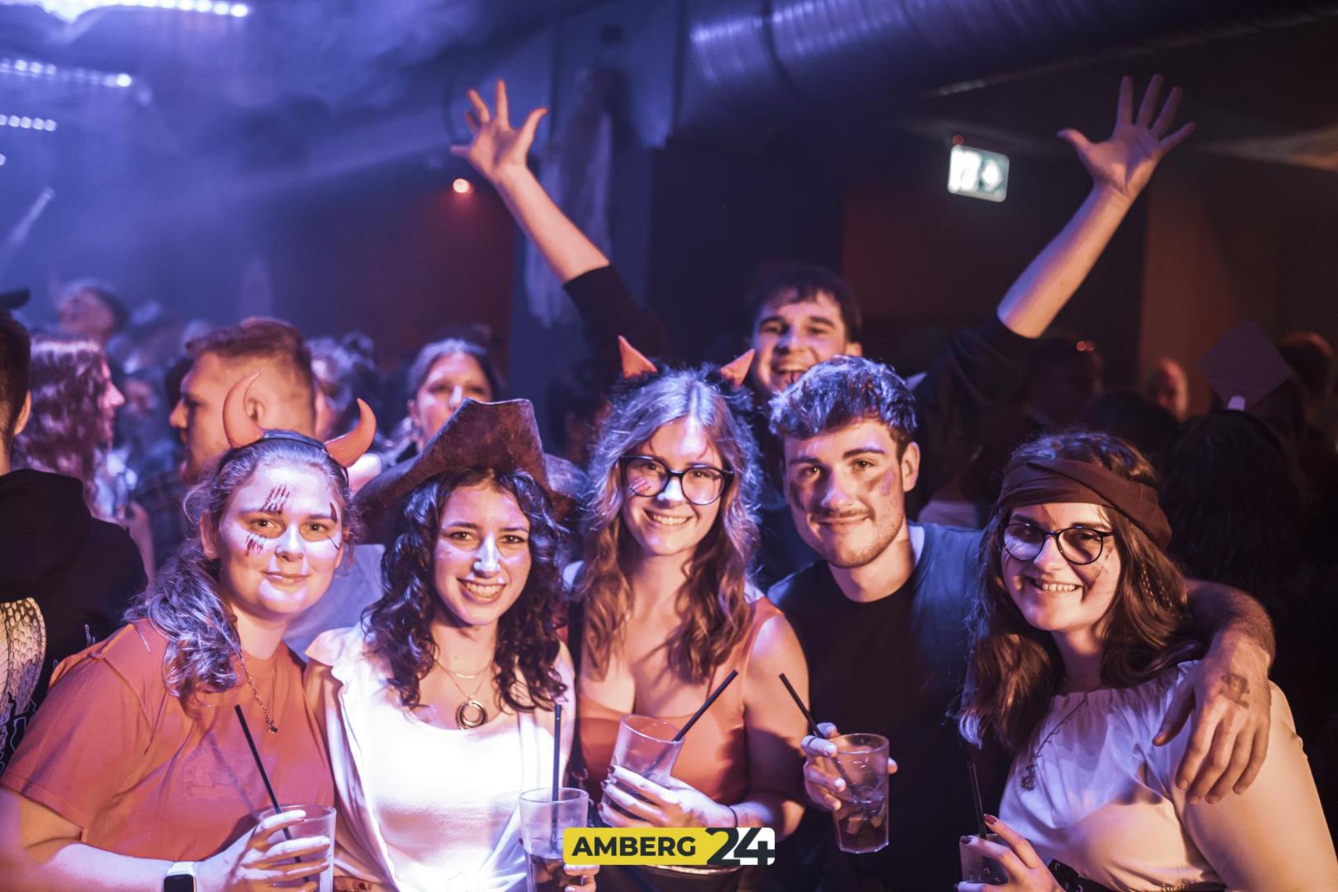 Saures auf die Ohren und eine spooky Atmo haben die Veranstalter der fetten Halloween-Party im Happy Rock versprochen. (Bild: Julia Bär)
