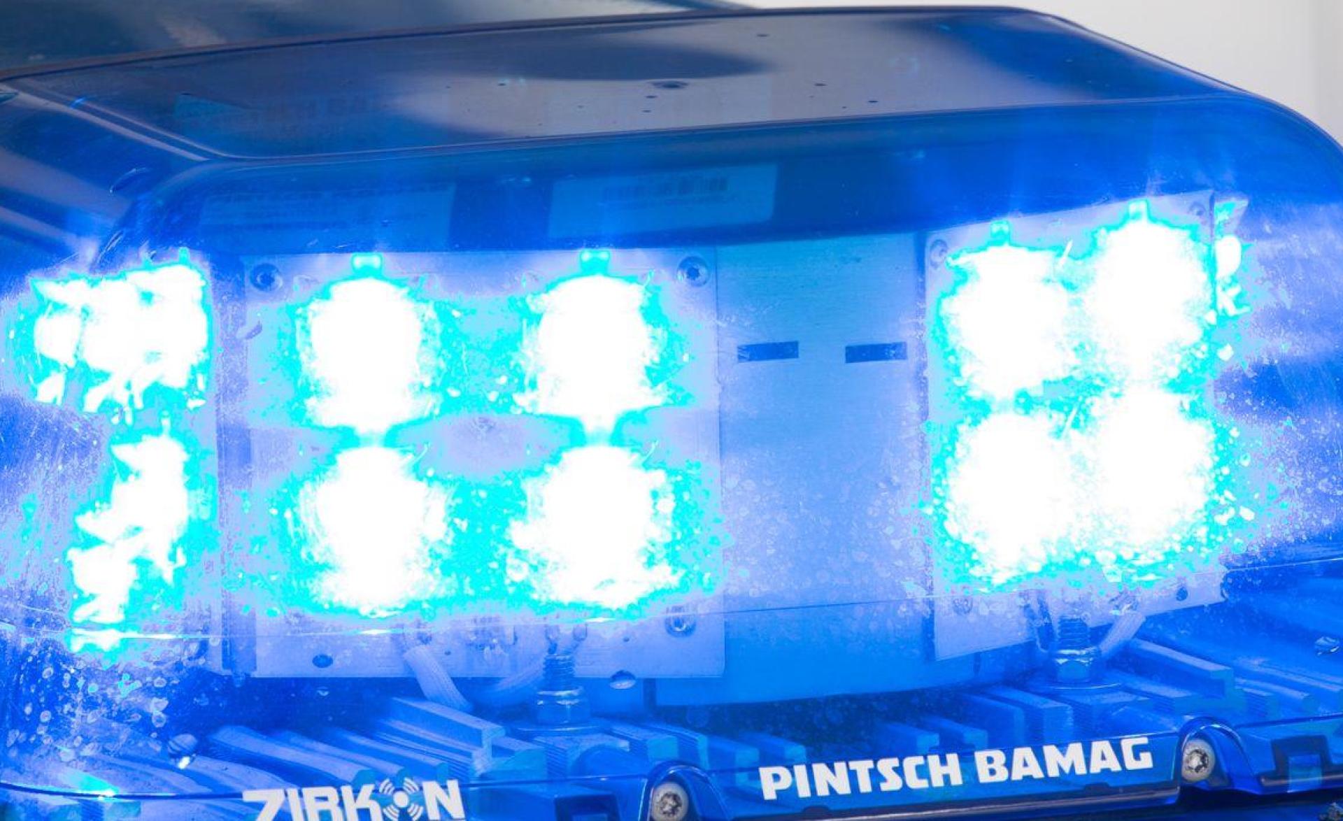 Ein 25-jähriger Fahrer wurde in Auerbach mit fast einem Promille Alkohol im Blut gestoppt. (Bild: Friso Gentsch/dpa)