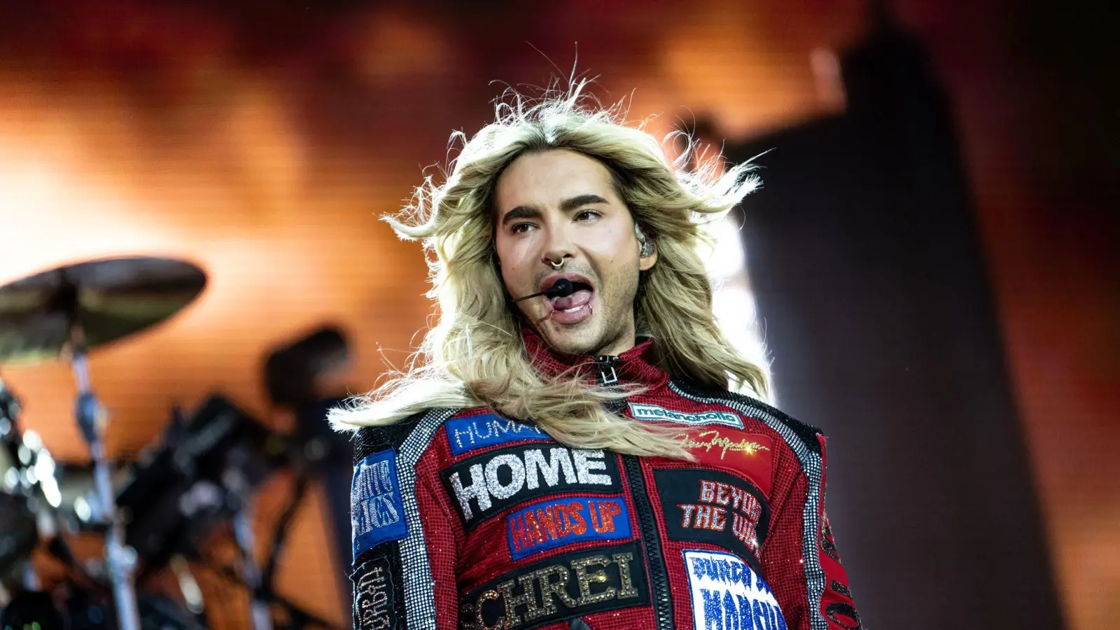 Bill Kaulitz darf bald in der ARD als Partyplaner bei einem Krimi-Dinner schalten und walten. (Archivfoto) (Bild: Fabian Sommer/dpa)