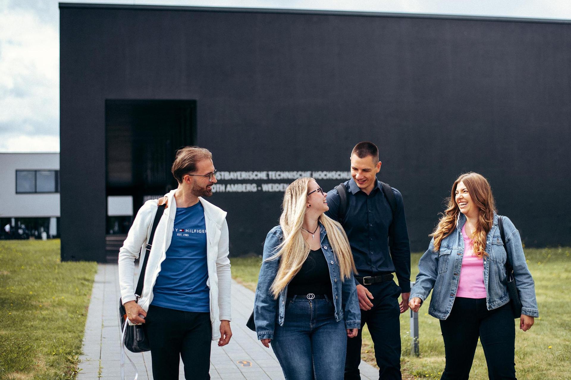 Jetzt bewerben und im Wintersemester 2026/27 ein Studium beginnen.<br> (Bild: Selting/OTH Amberg-Weiden)