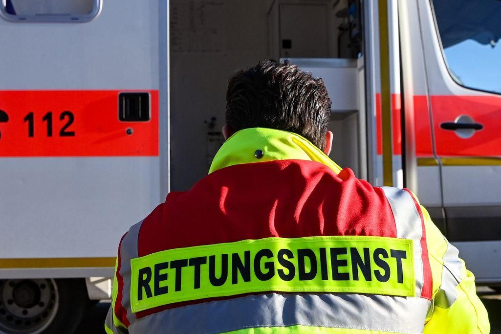Ein 58-Jähriger ist bei einem Unfall in Neukirchen gestorben. (Symbolbild: Jens Kalaene/dpa/Symbolbild)
