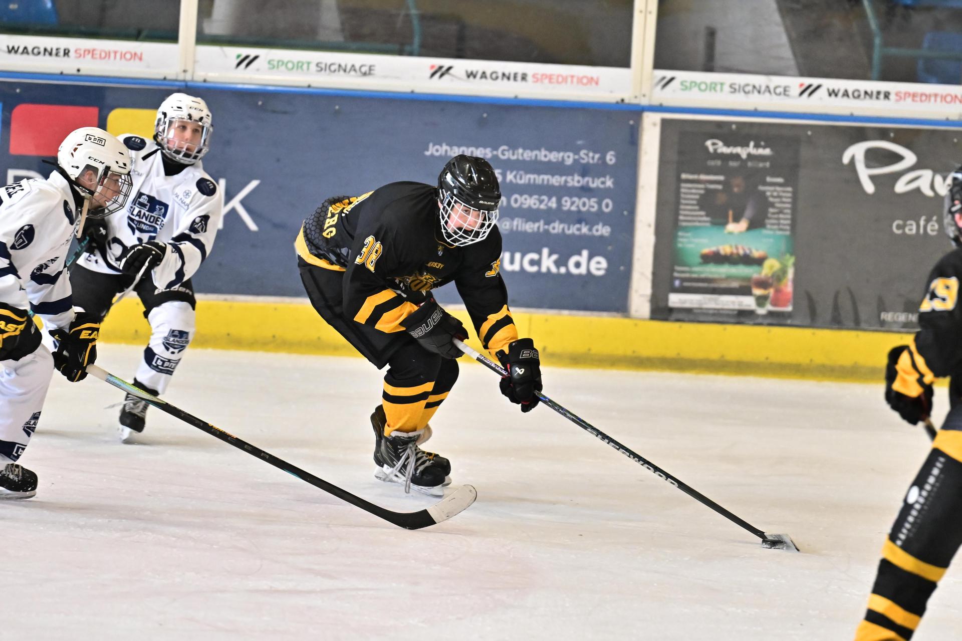 Eishockey Landesliga-Meisterschaft der U17 mit ERSC Amberg.  (Bild: Hubert Ziegler)