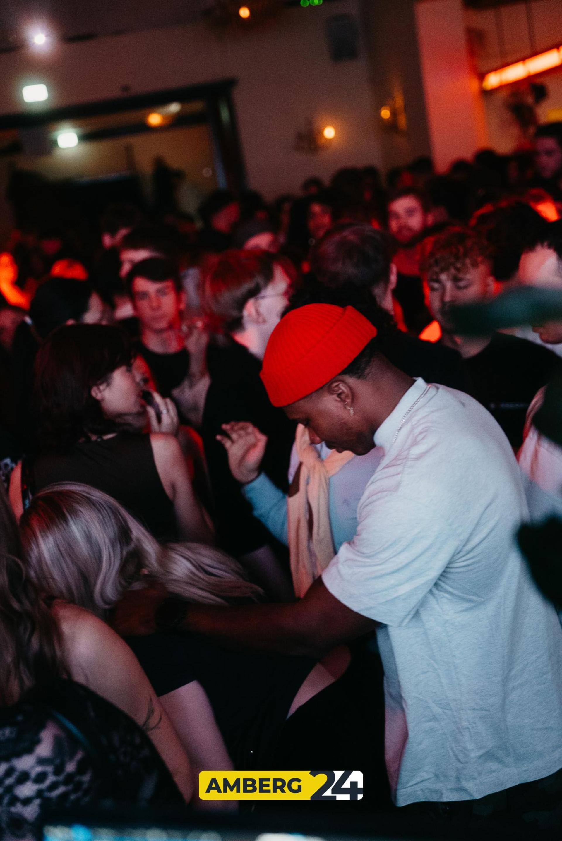 Im Casino-Saal war am Samstag die erste VIBES-Party des Jahres. (Bild: Mario Donhauser)