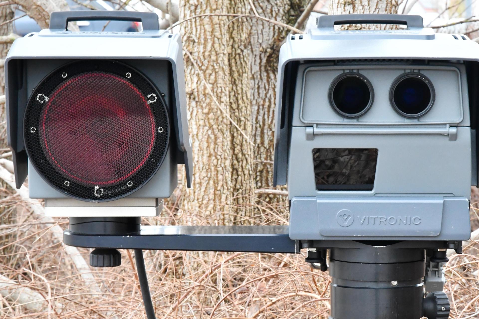 Auf der B 14 bei Schnaittenbach geriet ein BMW-Fahrer mit 172 statt der erlaubten 100 km/h in eine Geschwindigkeitskontrolle der Verkehrspolizei Amberg. (Symbolbild: Petra Hartl)