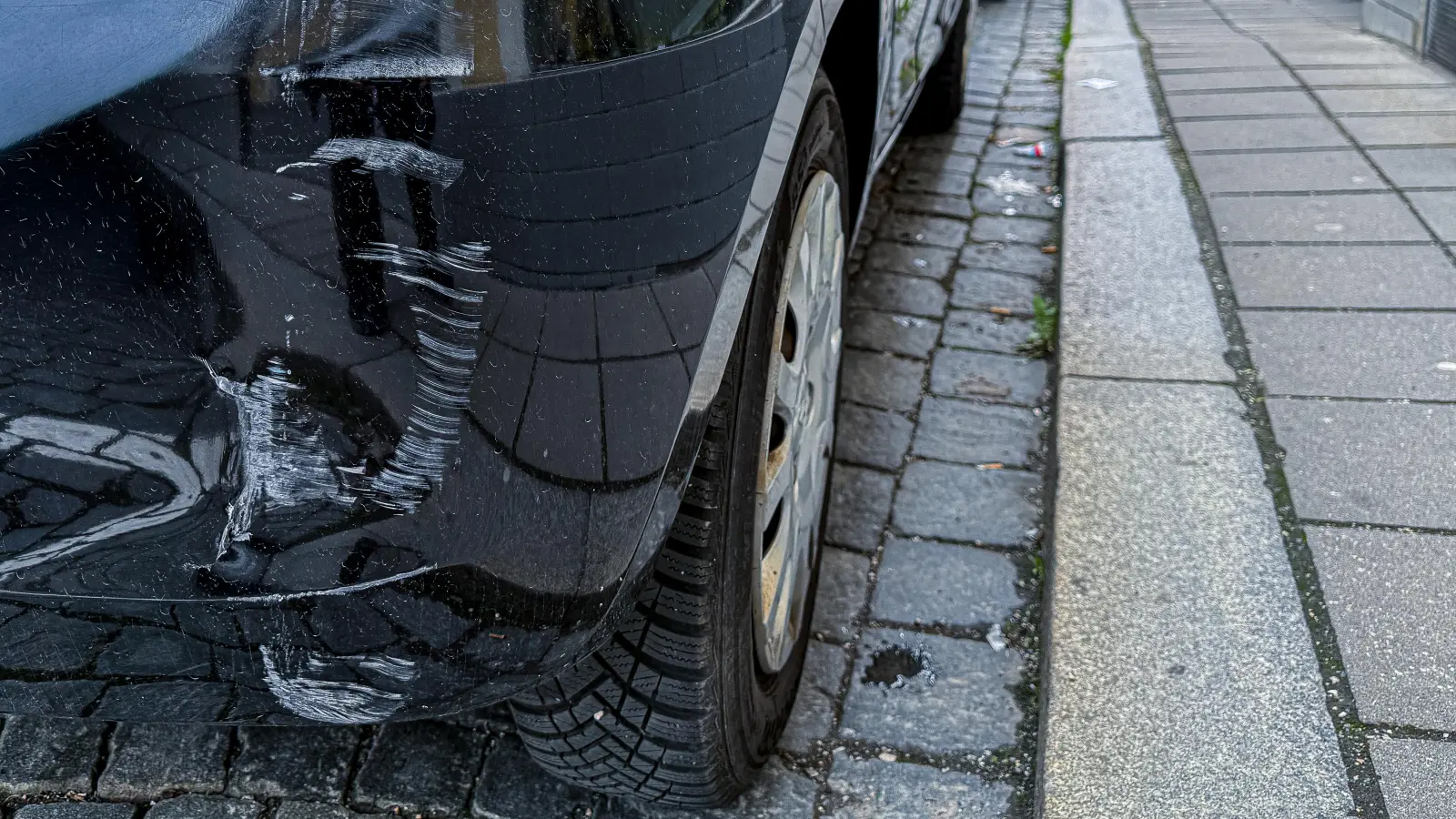 Nach einem Parkplatzunfall in Sulzbach-Rosenberg passen die Schäden an zwei Fahrzeugen laut Polizei nicht zusammen. (Symbolbild: Stephan Huber)