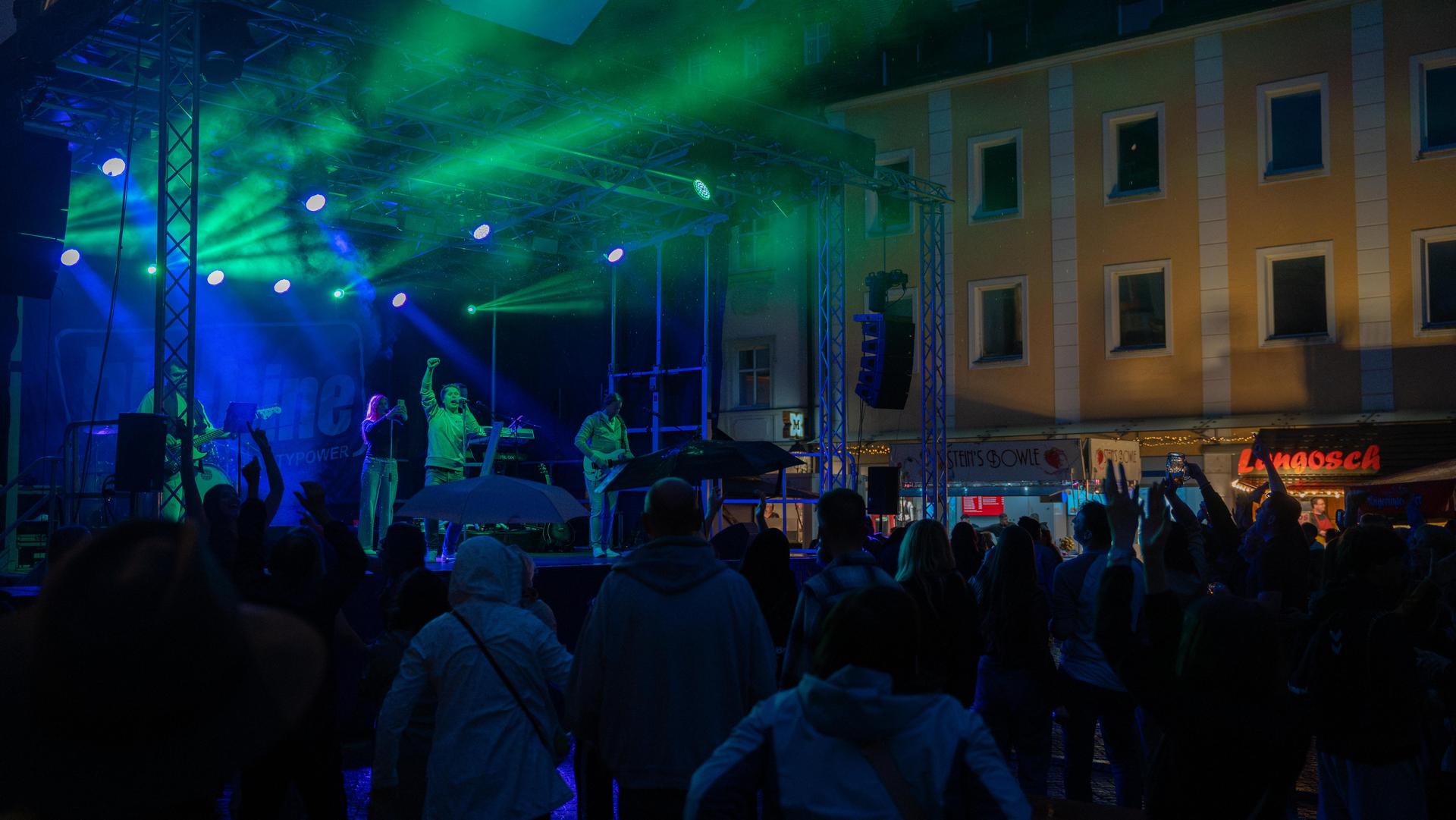 Auftritt von Highline am Marktplatz beim Altstadtfest Amberg. (Bild: Marina Gube)