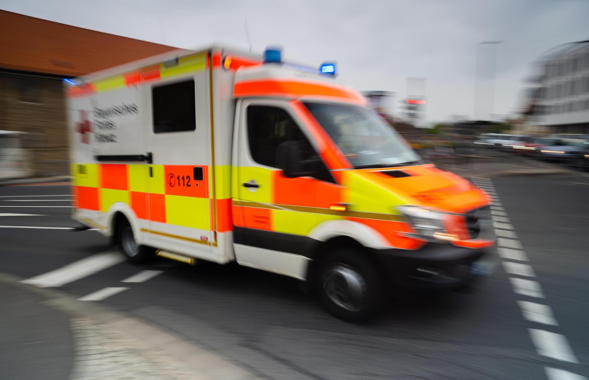 Nach einem Streit in Burglengenfeld musste ein Mann ins Krankenhaus. (Symbolbild: Nicolas Armer/dpa)