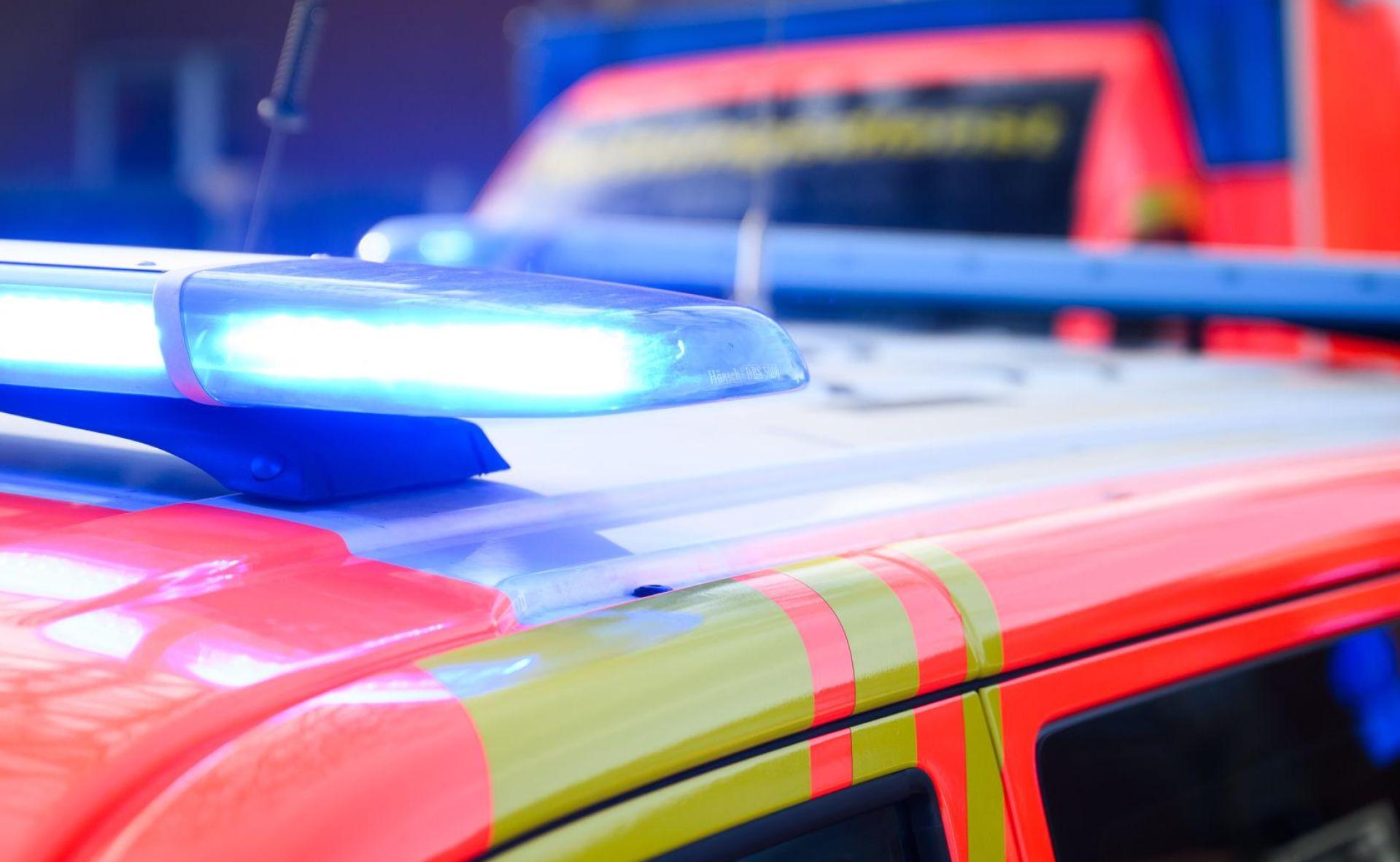 Bislang ist noch unklar, wie es zu dem Unfall kam. (Symbolbild) (Bild: Julian Stratenschulte/dpa)