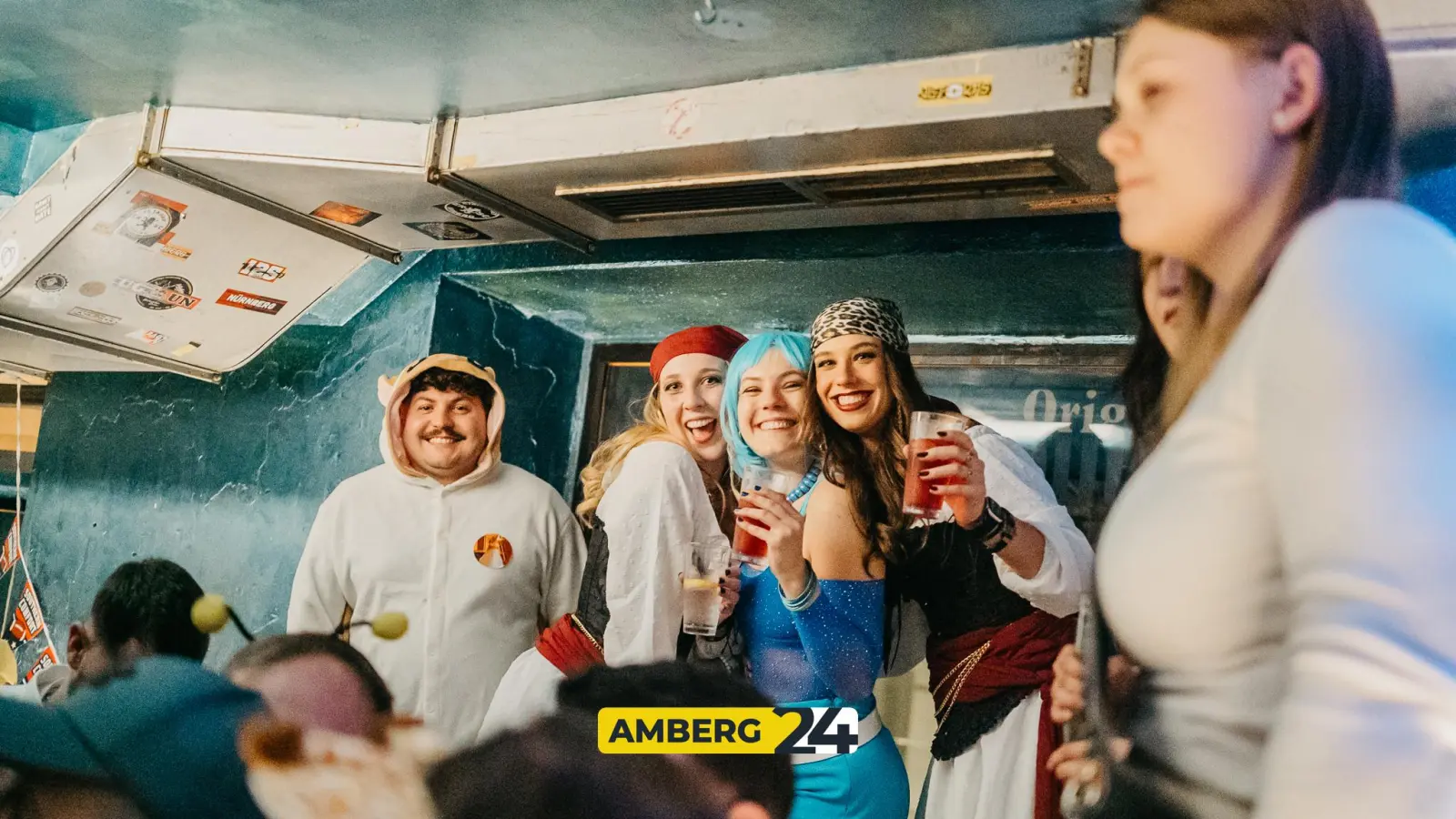 Auch im Blauen Haus waren am Donnerstag die Hexen los.  (Bild: Mario Donhauser)