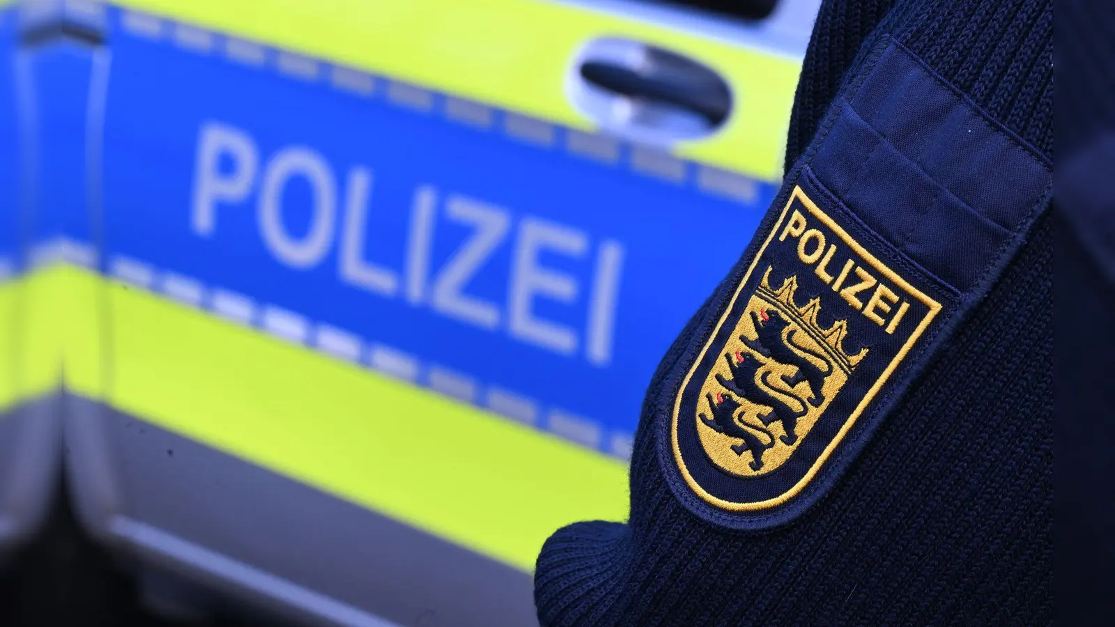 Ein betrunkener Mann attackierte auf dem Amberger Bergfest eine 17-Jährige Mitarbeiterin des Rettungsdienstes. (Symbolbild: Bernd Weißbrod/dpa)