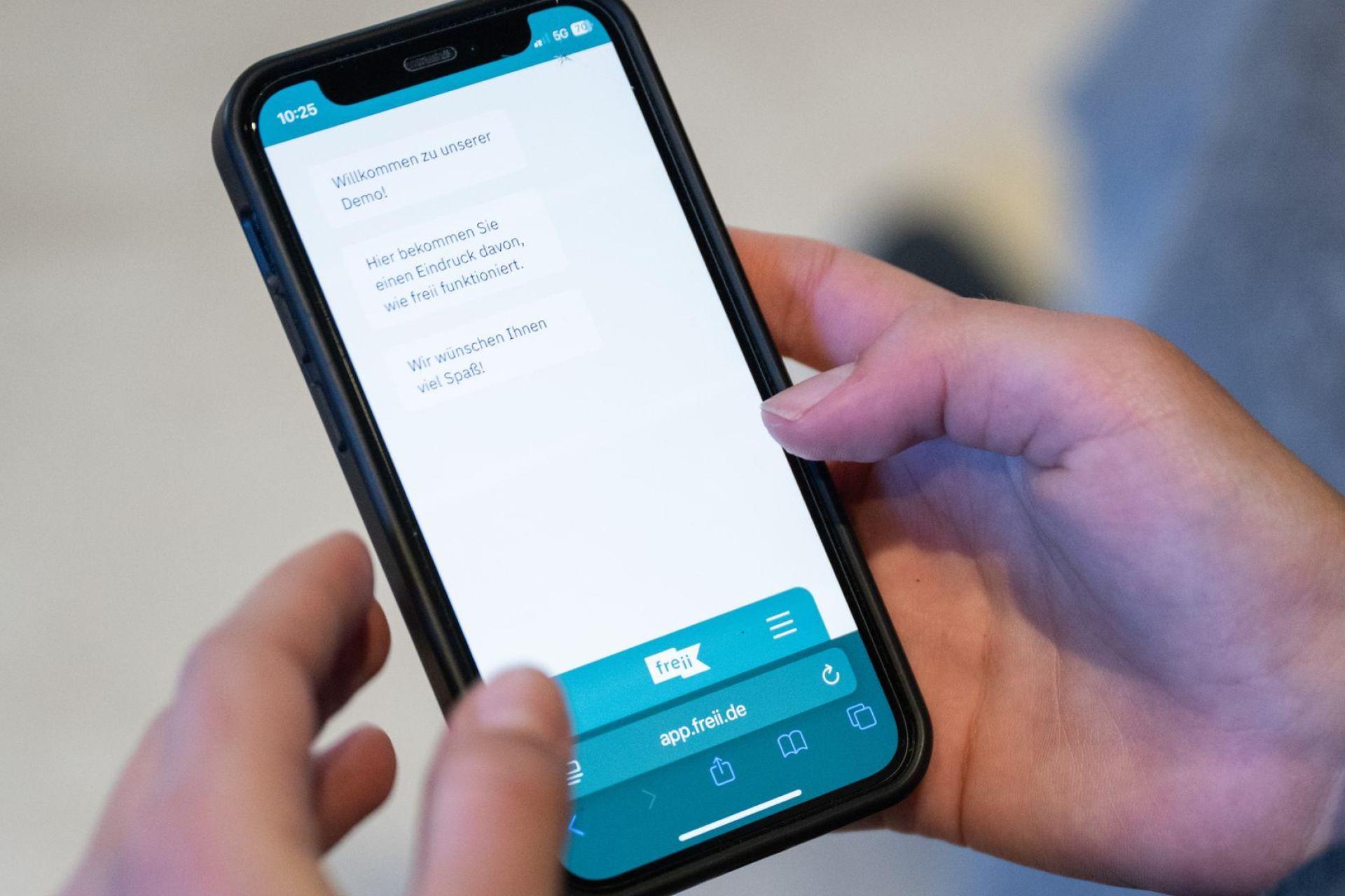 Die Aufgaben dauern zwischen drei und vier Minuten. (Bild: Christophe Gateau/dpa)