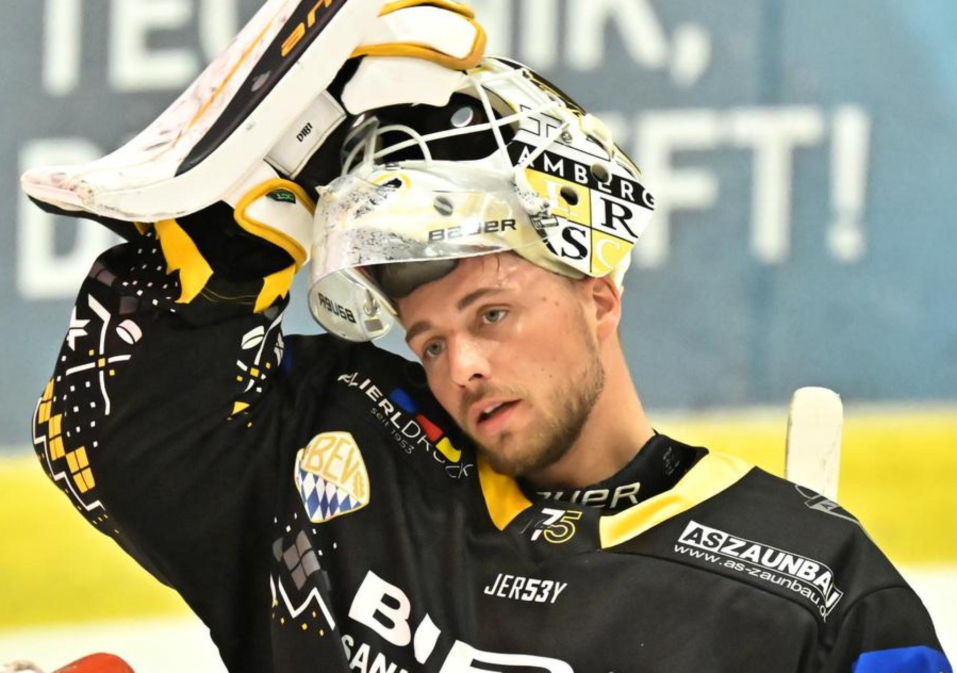 Bei Torhüter Lucas Di Berardo herrscht nach der 2:5-Niederlage gegen Schongau Ratlosigkeit. Insgesamt kassierte die ERSC-Defensive 20 Gegentore am Wochenende. (Bild: Hubert Ziegler)