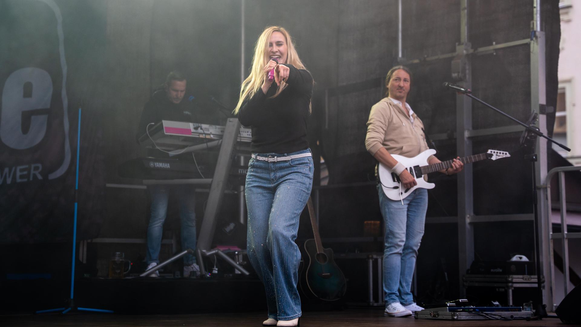 Auftritt von Highline am Marktplatz beim Altstadtfest Amberg. (Bild: Marina Gube)