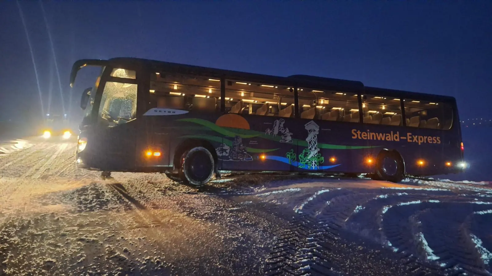 Glatteis und Schnee: Die Arbeitswoche begann nicht nur in der Oberpfalz nervenaufreibend. (Bild: Ilse Hauer)