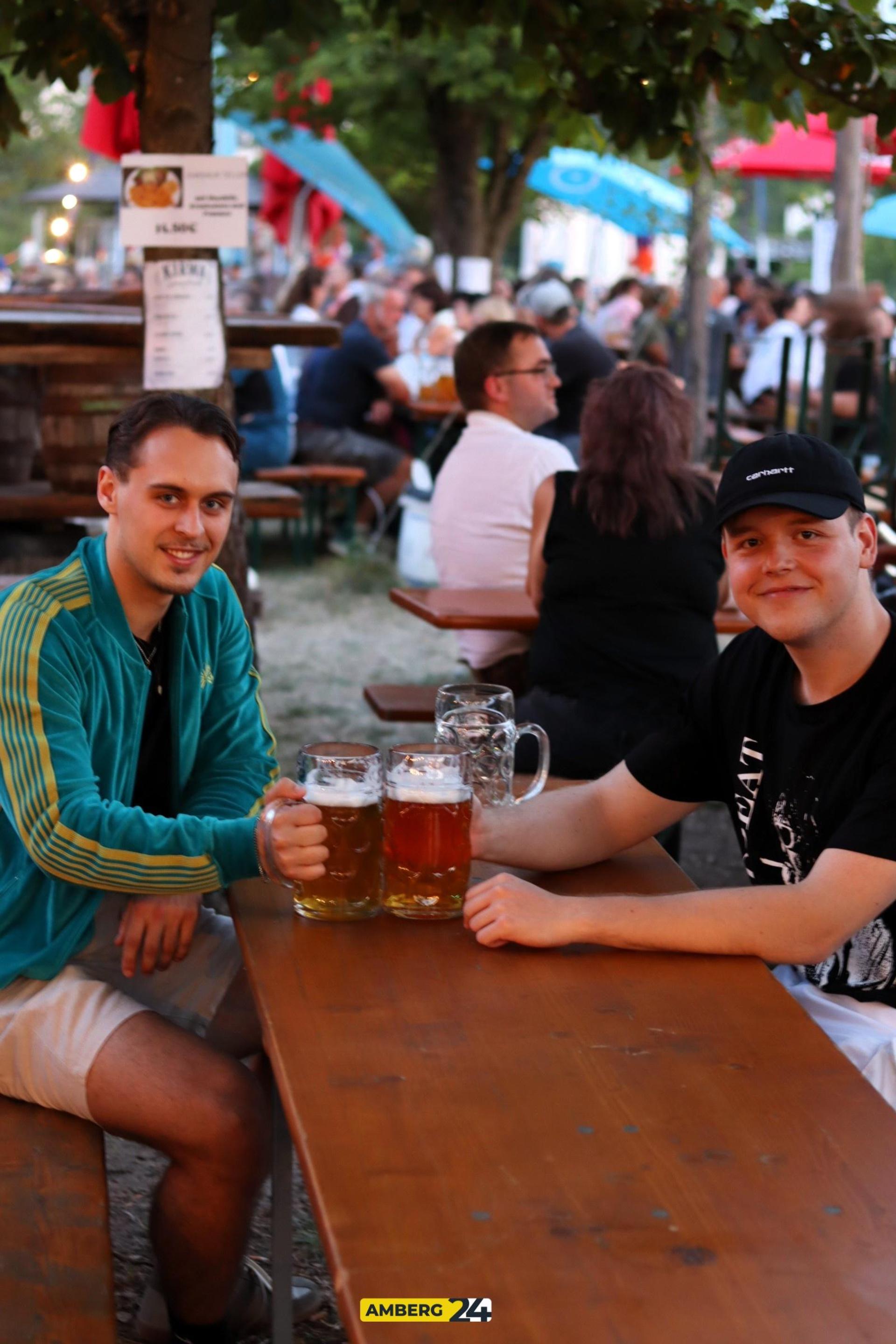 Bei der Kirwa in Raigering gabs gute Laune und bestes Wetter. (Bild: Judith Balleisen)