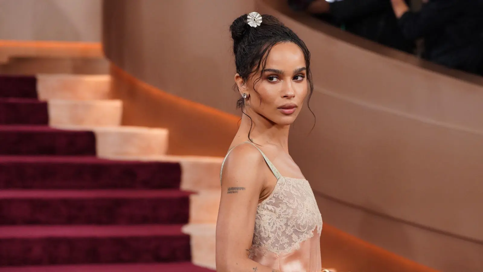 Seit Sommer vergangenen Jahres soll Zoë Kravitz mit dem Sänger Harry Styles liiert sein. (Archivbild) (Bild: Jordan Strauss/Invision/AP/dpa)