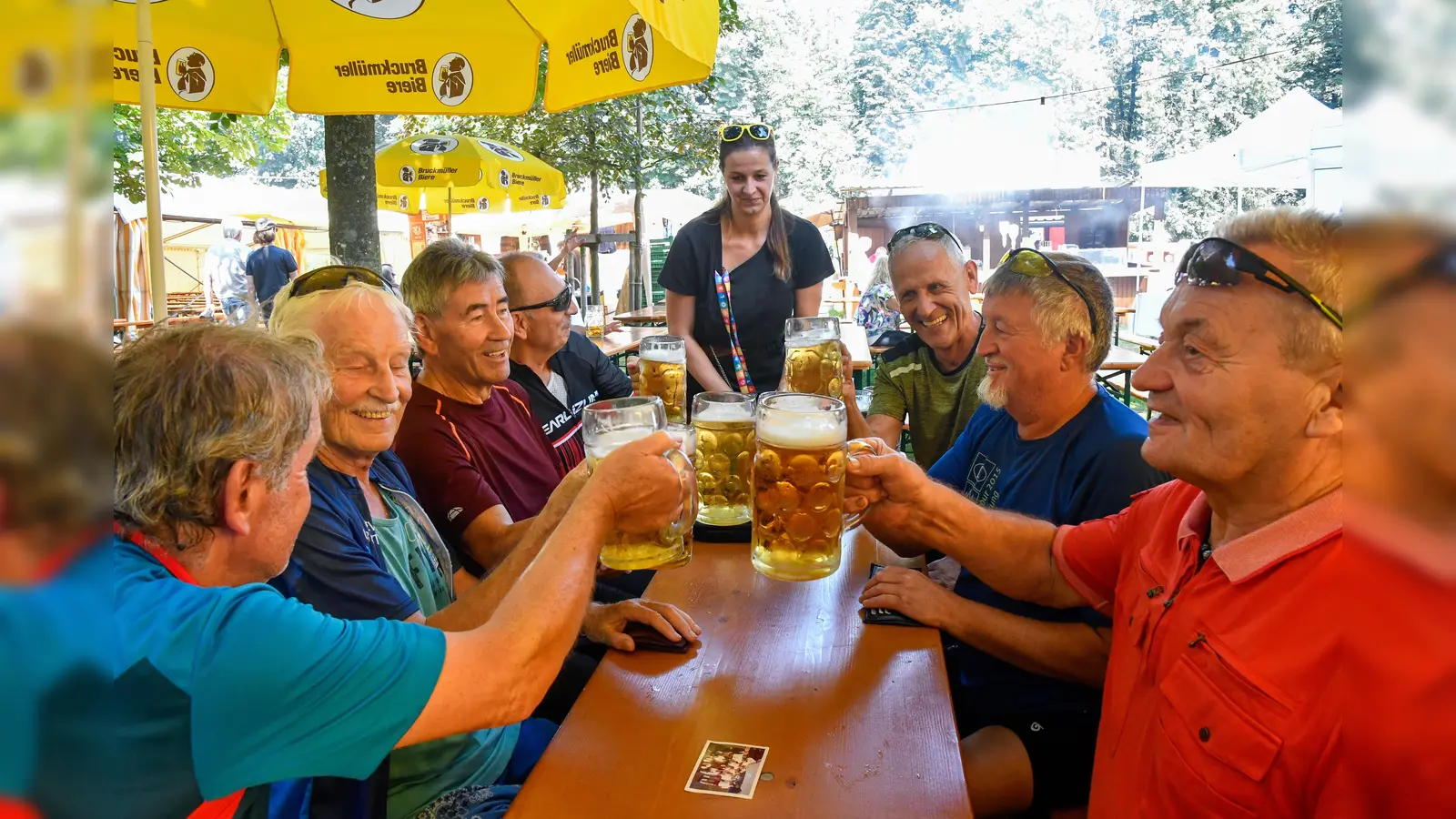 Diese Gruppe hier kam mit dem Rad zum Frohnbergfest. Für weniger sportliche Besucher steht ein Bus-Shuttle-Verkehr zur Verfügung. (Archivbild: Petra Hartl)