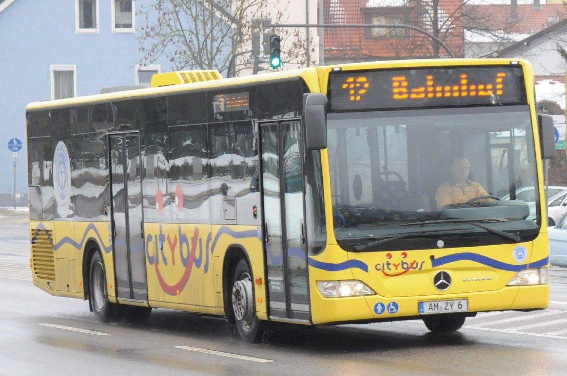 Personalmangel verursacht in Amberg am Freitag, 17. Januar, auf zwei Buslinien mehrere Fahrtausfälle. (Symbolbild: Stephan Huber)