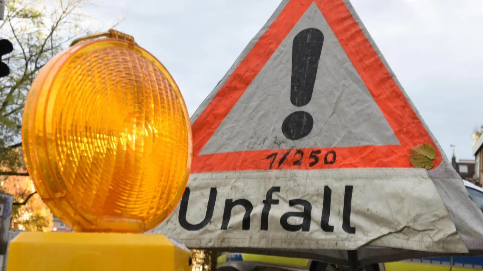 Ein Unfall auf der A3 bei Neumarkt sorgt am Montagmorgen für eine zweistündige Vollsperrung. (Symbolbild: Patrick Seeger/dpa)