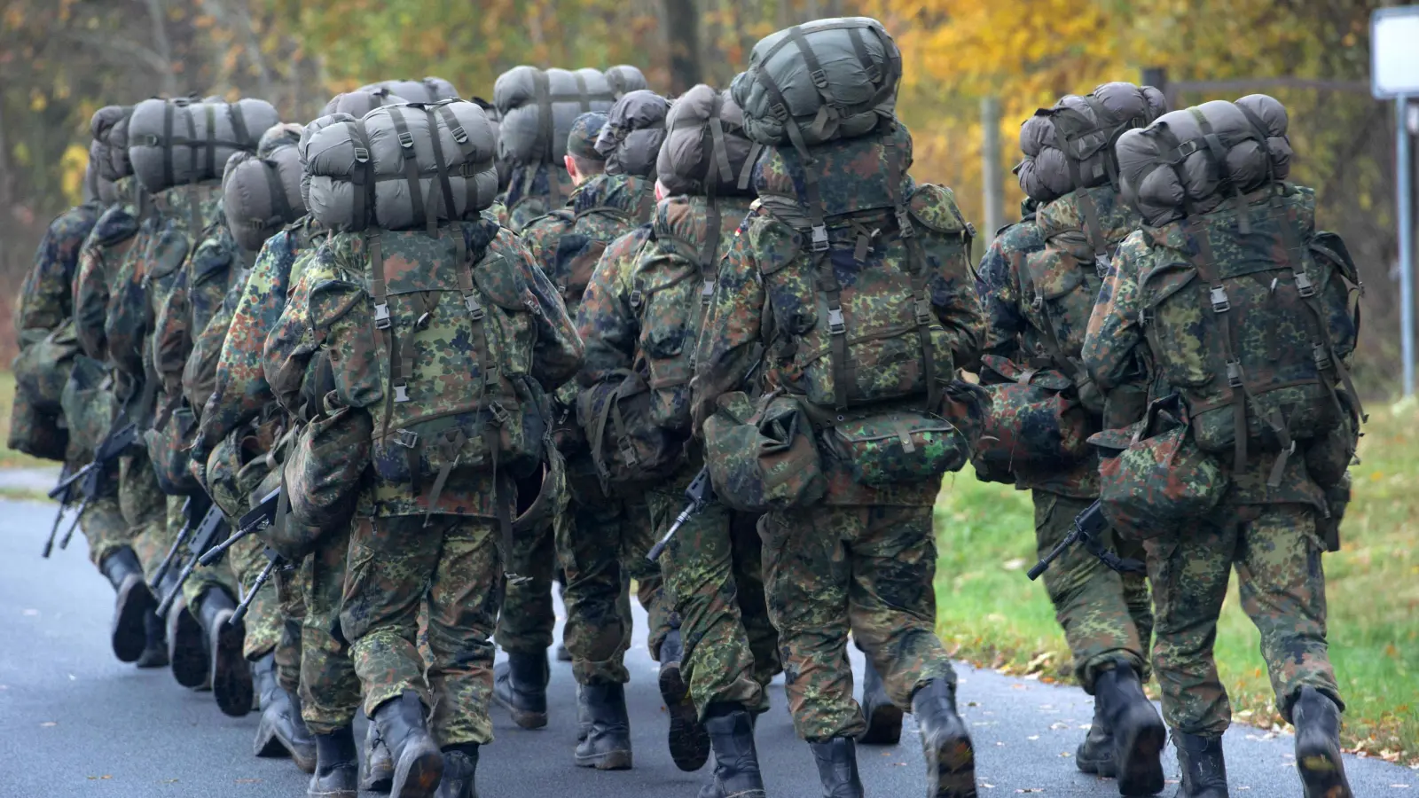 Wird künftig das Los darüber entscheiden, wer zur Bundeswehr muss? (Bild: Stefan Sauer/dpa)