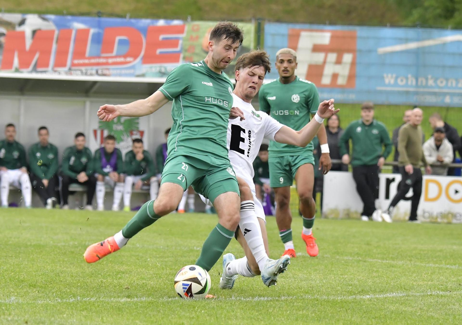 Derbyzeit zwischen Gebenbach und Ammerthal: Das Duell gab's zuletzt in der Relegation 2024/25. Die Kader beider Teams haben sich seitdem stark verändert, der Derby-Charakter bleibt.  (Bild: Hubert Ziegler)