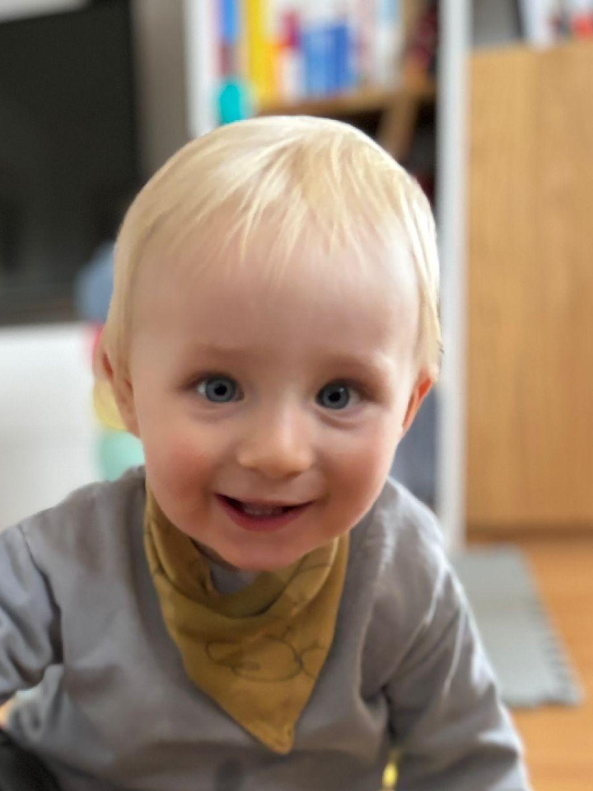 Trotz Krankheit lebensfroh. Die Familie des einjährigen Jonas hofft auf eine Stammzellenspende. (Bild: Christian Jobst )