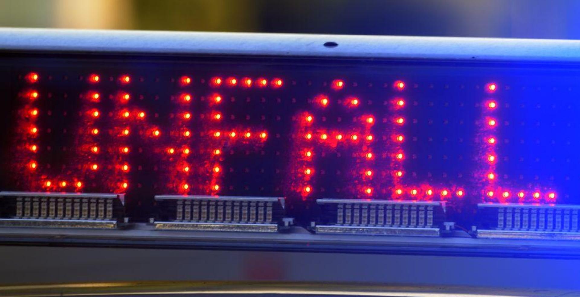 Nach einem Unfall bei Freudenberg beläuft sich der Schaden auf rund 10.000 Euro.  (Bild: Stefan Puchner/dpa)