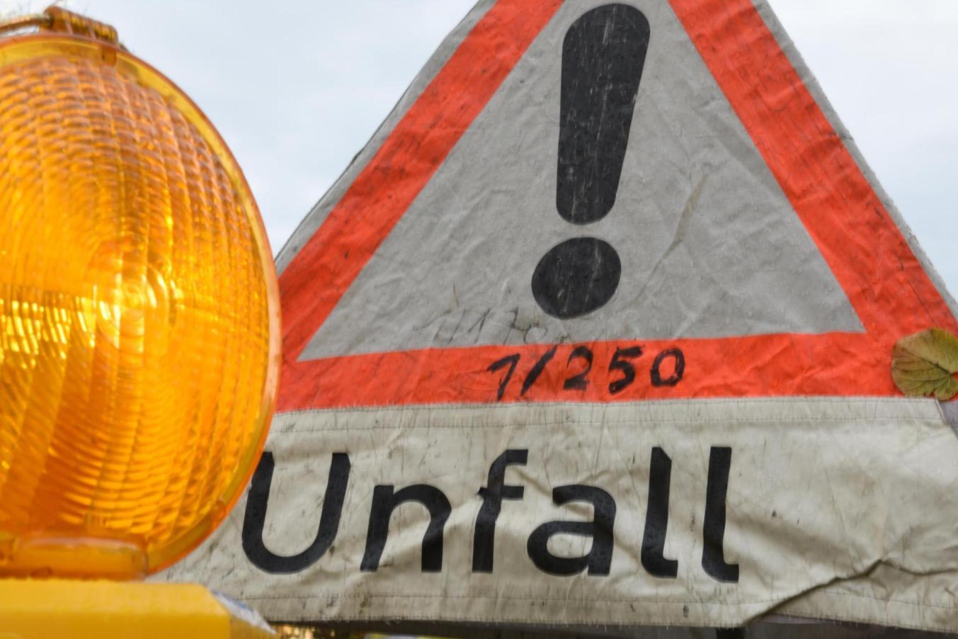 Bei Ursulapoppenricht ist es zu einem Unfall gekommen.  (Bild: Patrick Seeger)