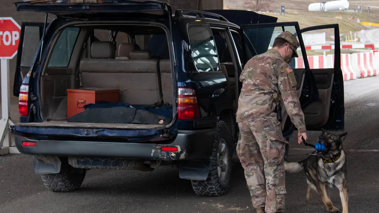 Kontrolle am Übungsplatz Grafenwöhr. Die US-Armee fordert ihre Angehörigen zu mehr Wachsamkeit auf. (Bild: Sgt. Jonathan Perdelwitz)