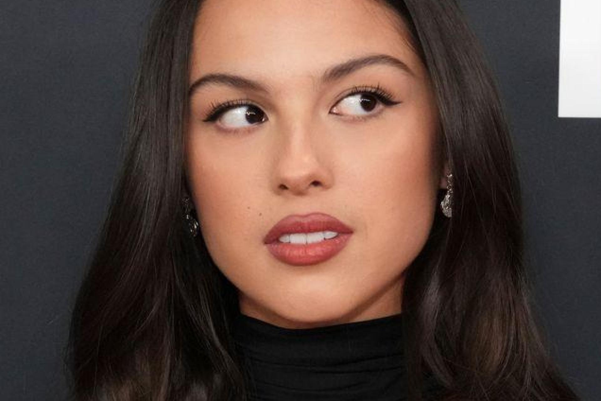 Olivia Rodrigo wünscht sich mehr Privatsphäre. (Archivbild) (Bild: Jordan Strauss/Invision/AP/dpa)
