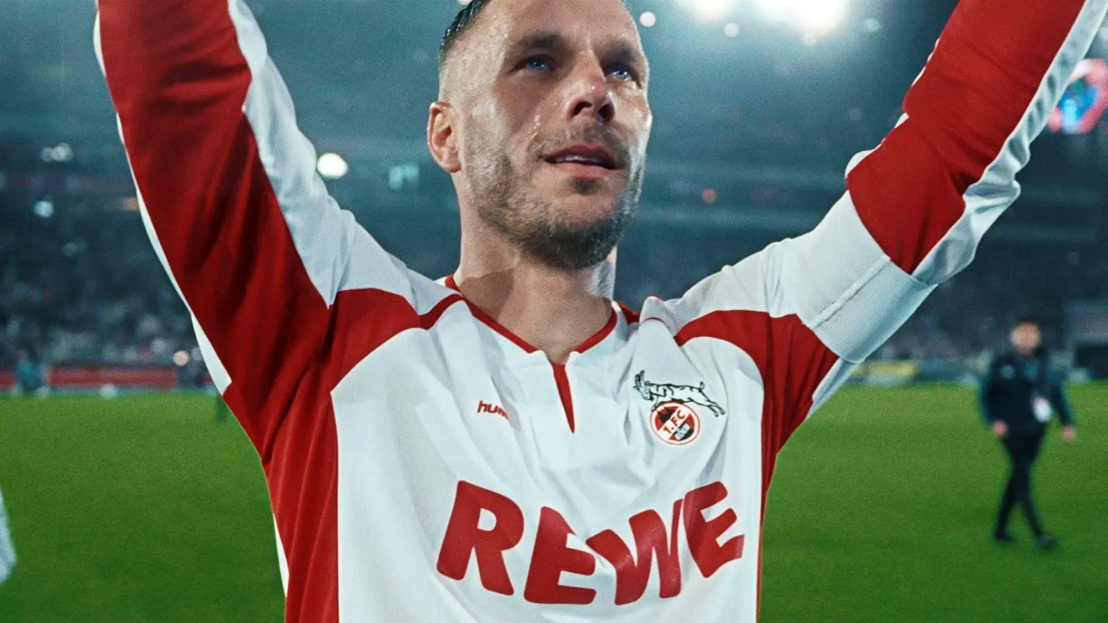 Die Doku „Poldi“ über Fußballer Lukas Podolski ist seit 4. Juni auf Netflix streambar. (Bild: -/Netflix/dpa)