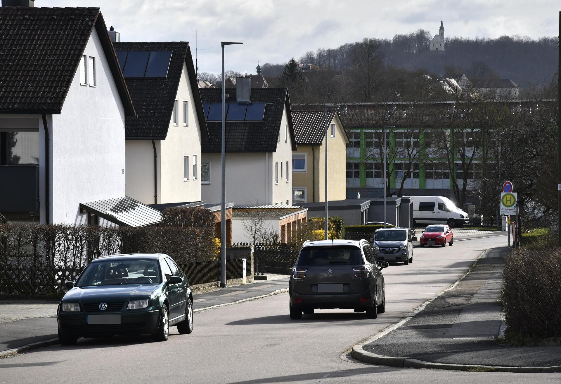 Die Wilhelm-Sträubig-Straße in Sulzbach-Rosenberg ist ab dem 30. März gesperrt – mehrere Bushaltestellen fallen weg. (Archivbild: Petra Hartl)