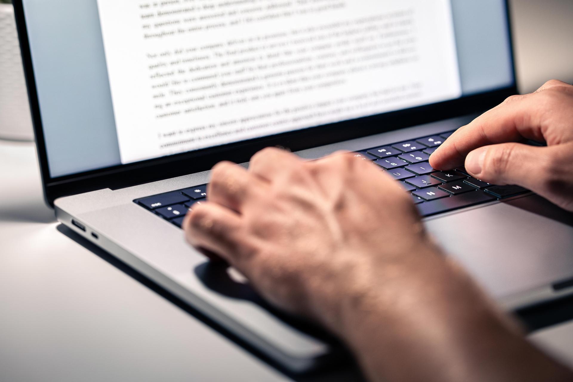 Der Lebenslauf muss nicht auffallen um jeden Preis. Ehrlichkeit, Klarheit und Ordnung zählen ebenfalls stark. (Bild: terovesalainen_AdobeStock_706474685)