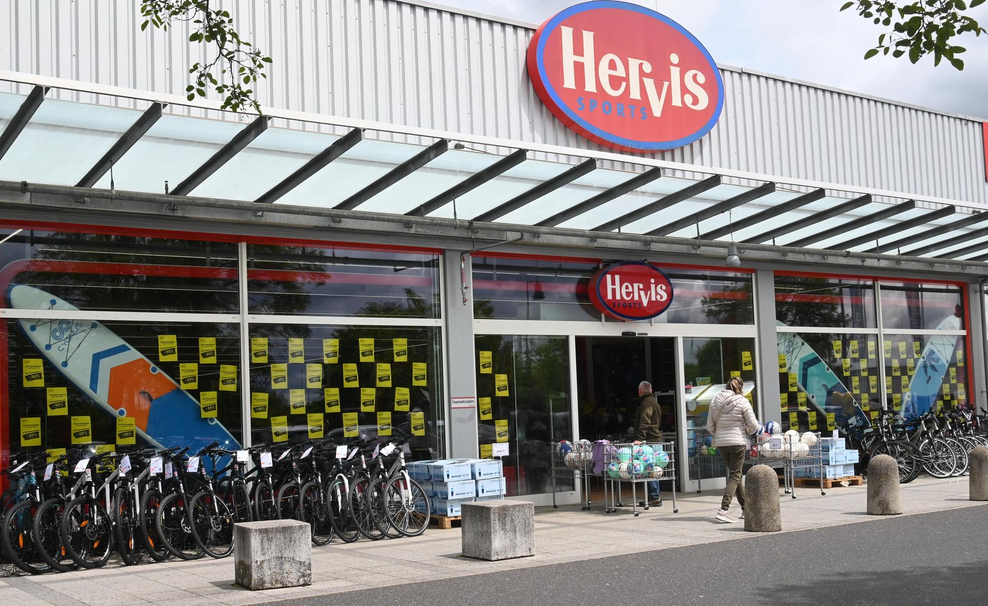Hervis in Amberg soll bis Mitte Juli 2026 geschlossen werden. (Bild: Gerhard Franz)